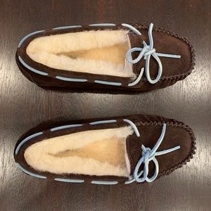 New in box UGG kids Dakota suede moccasin slippers Big Kid size 2